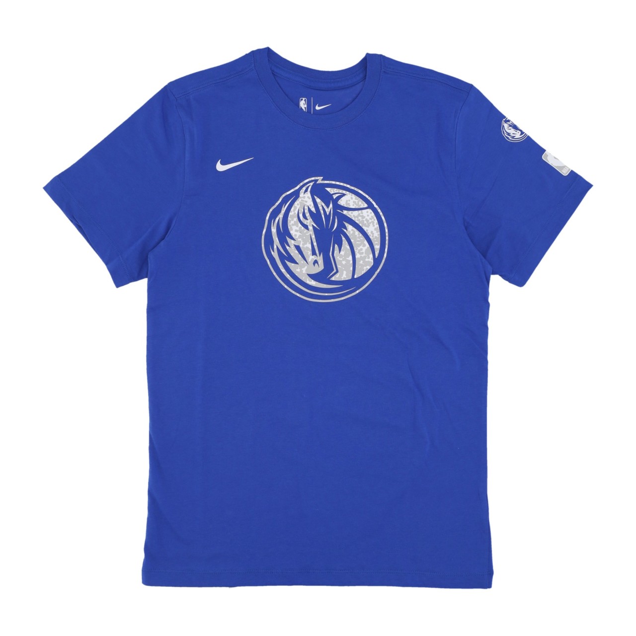 NIKE NBA NBA LOGO ESSENTIAL TEE DALMAV FQ6189-480